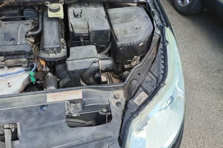Used Citroen C4 2006 1.6 Luxury Model with Sunroof Engine Bay Left