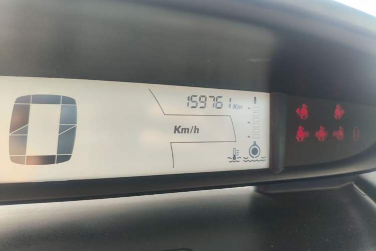 Used Citroen C4 2006 1.6 Luxury Model with Sunroof Odometer Close Up