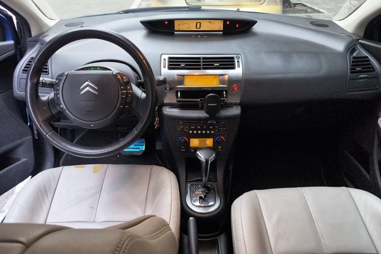 Used Citroen C4 2009 1.6T Luxury Edition Center Console