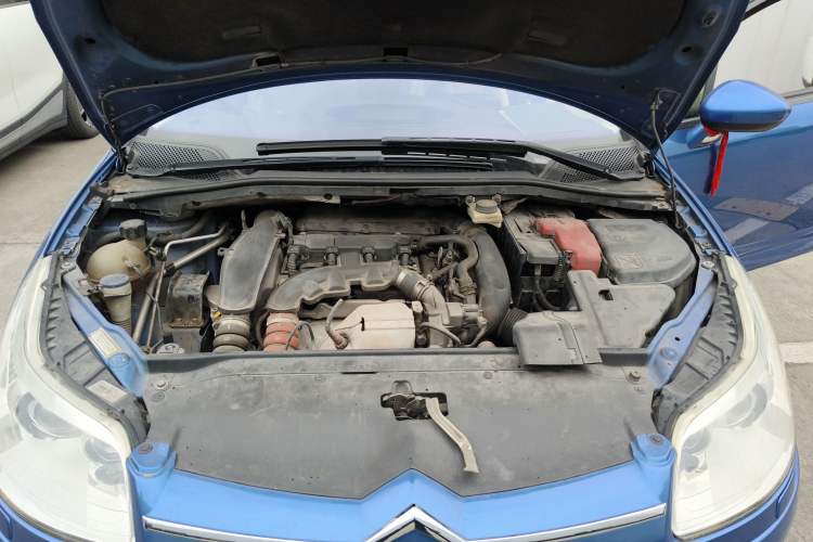 Used Citroen C4 2009 1.6T Luxury Edition Engine Bay