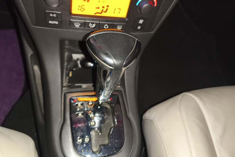 Used Citroen C4 2009 1.6T Luxury GPS Edition Gear Lever