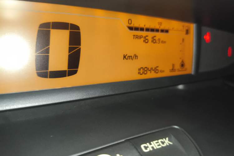 Used Citroen C4 2009 1.6T Luxury GPS Edition Odometer Close Up
