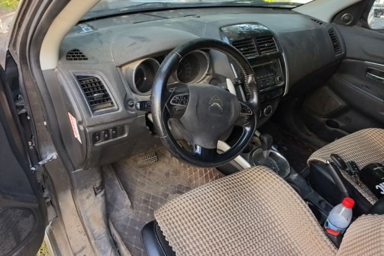 Used Citroen C4 Aircross 2013 2.0L Two-Wheel Drive Comfort Edition Center Console
