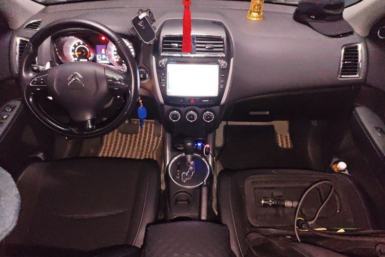Used Citroen C4 Aircross 2013 2.0L Two-Wheel Drive Comfort Edition Center Console