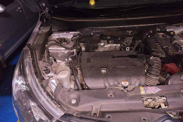 Used Citroen C4 Aircross 2013 2.0L Two-Wheel Drive Comfort Edition Engine Bay Right