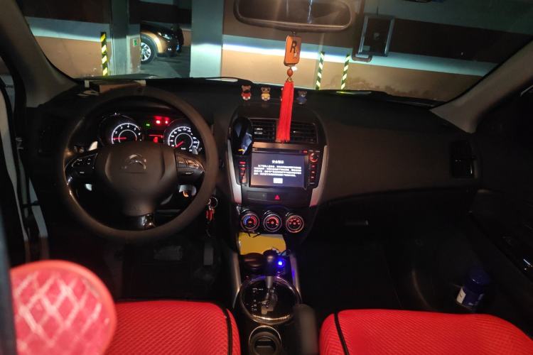 Used Citroen C4 Aircross 2013 2.0L Two-Wheel Drive Entry Version Center Console