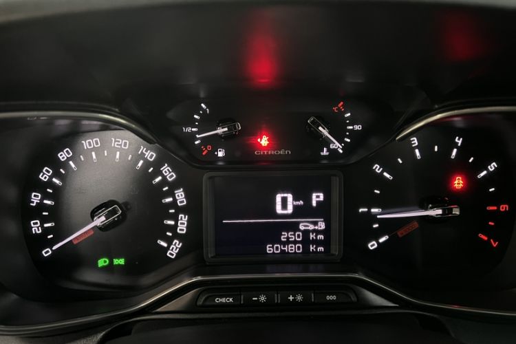 Used Citroen C4 AIRCROSS Yunyi 2018 230THP Automatic Internet E-Zhi Edition Odometer Close Up