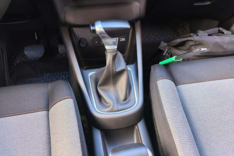 Used Citroen C4 AIRCROSS Yunyi 2018 230THP Automatic Elegance Edition Gear Lever