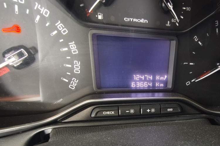 Used Citroen C4 AIRCROSS Yunyi 2018 230THP Automatic Elegance Edition Odometer Close Up