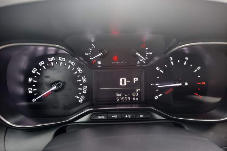 Used Citroen C4 AIRCROSS Yunyi 2018 230THP Automatic Elysee Edition Odometer Close Up