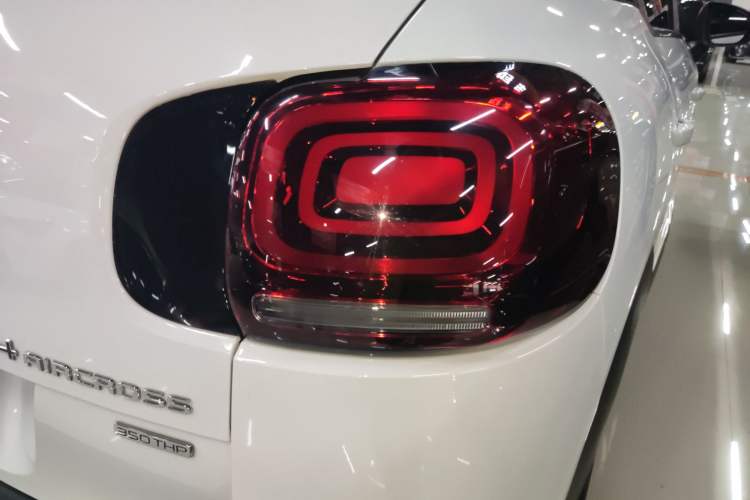 Used Citroen C4 AIRCROSS Yunyi 2018 350THP Automatic Internet E-Zhi Edition Right Rear Taillight