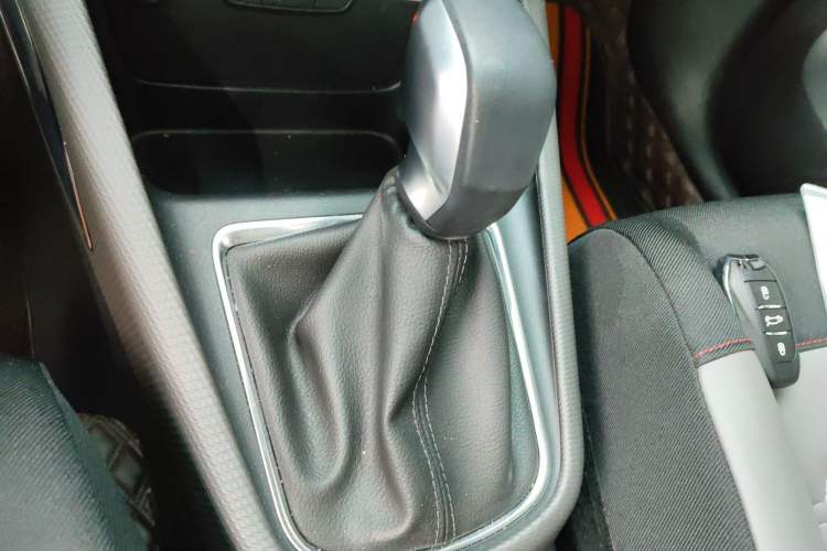 Used Citroen C4 AIRCROSS Yunyi 2018 230THP Automatic Internet E-Zhi Edition Gear Lever