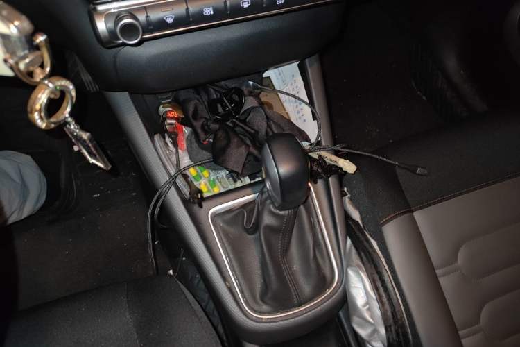 Used Citroen C4 AIRCROSS Yunyi 2018 230THP Automatic Internet E-Zhi Edition Gear Lever