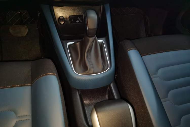 Used Citroen C4 AIRCROSS Yunyi 2018 230THP Automatic Internet E-Zhi Edition Gear Lever