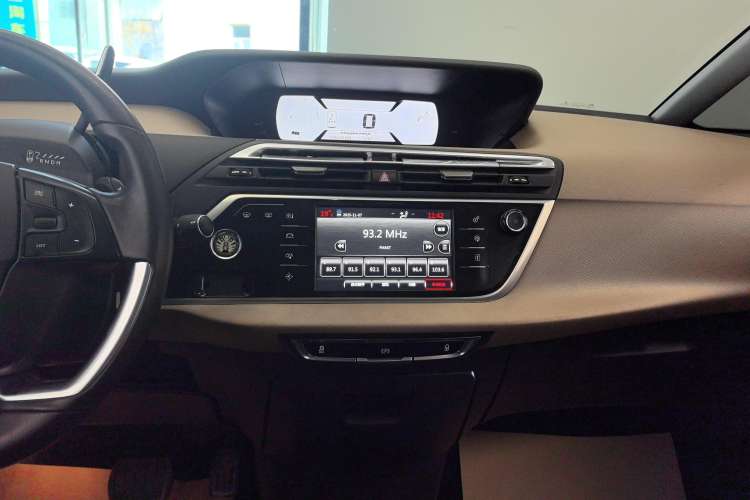 Used Citroen C4 Picasso 2015 1.6T Luxury 5-Seat Model Audio And AC Panel