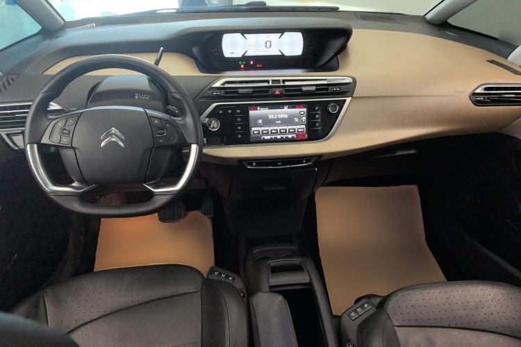Used Citroen C4 Picasso 2015 1.6T Luxury 5-Seat Model Center Console