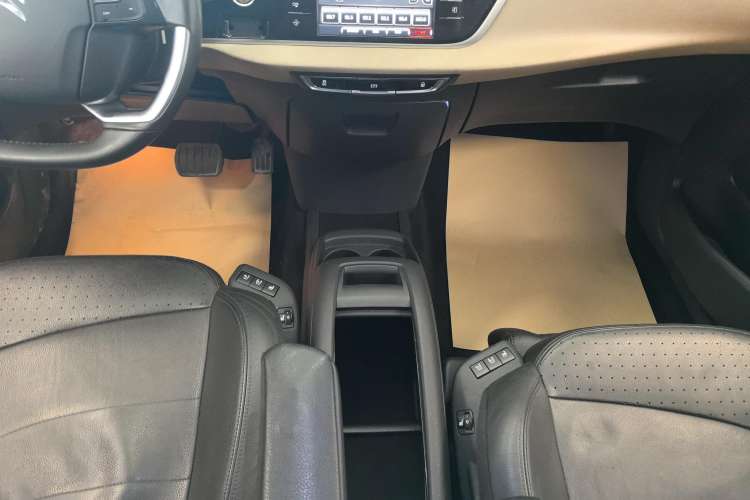 Used Citroen C4 Picasso 2015 1.6T Luxury 5-Seat Model Gear Lever