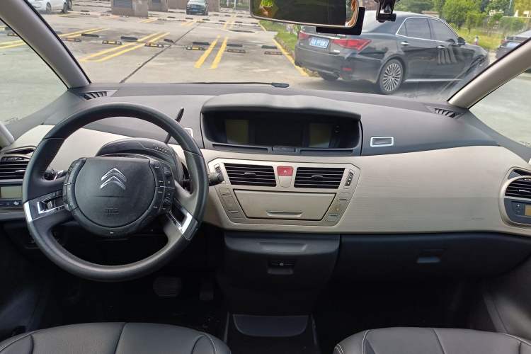 Used Citroen C4 Picasso 2009 Grand 2.0L Comfort Model Center Console
