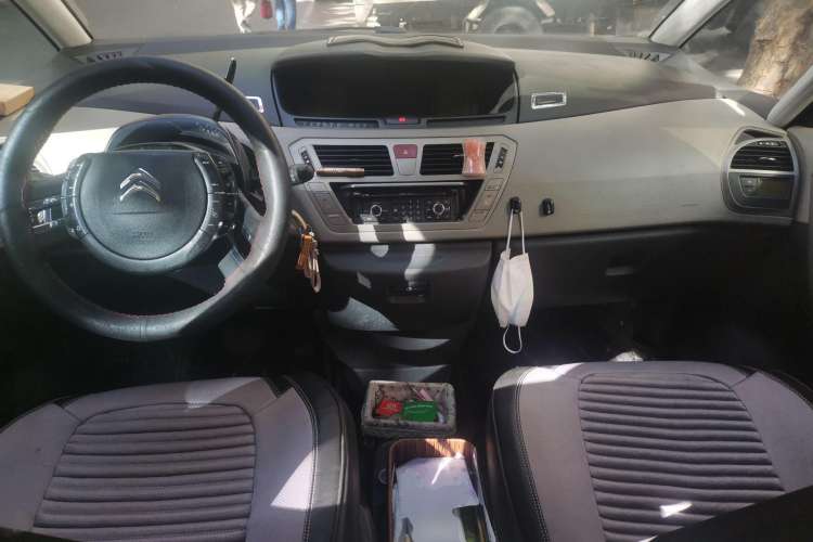 Used Citroen C4 Picasso 2009 Grand 2.0L Comfort Model Center Console