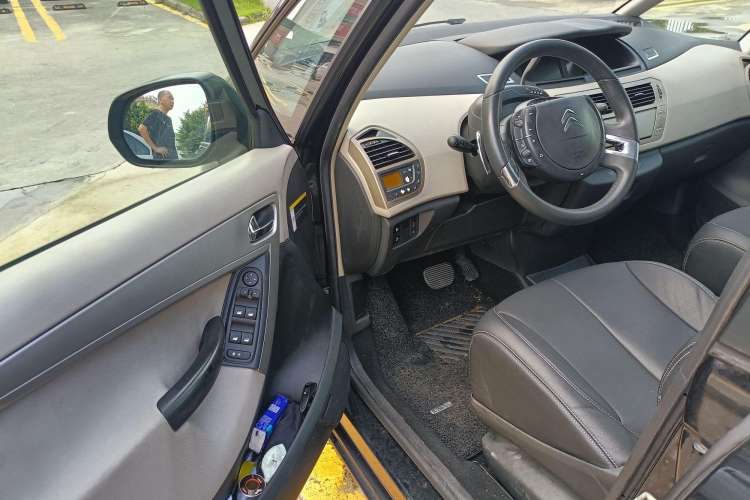 Used Citroen C4 Picasso 2009 Grand 2.0L Comfort Model Driver Seat