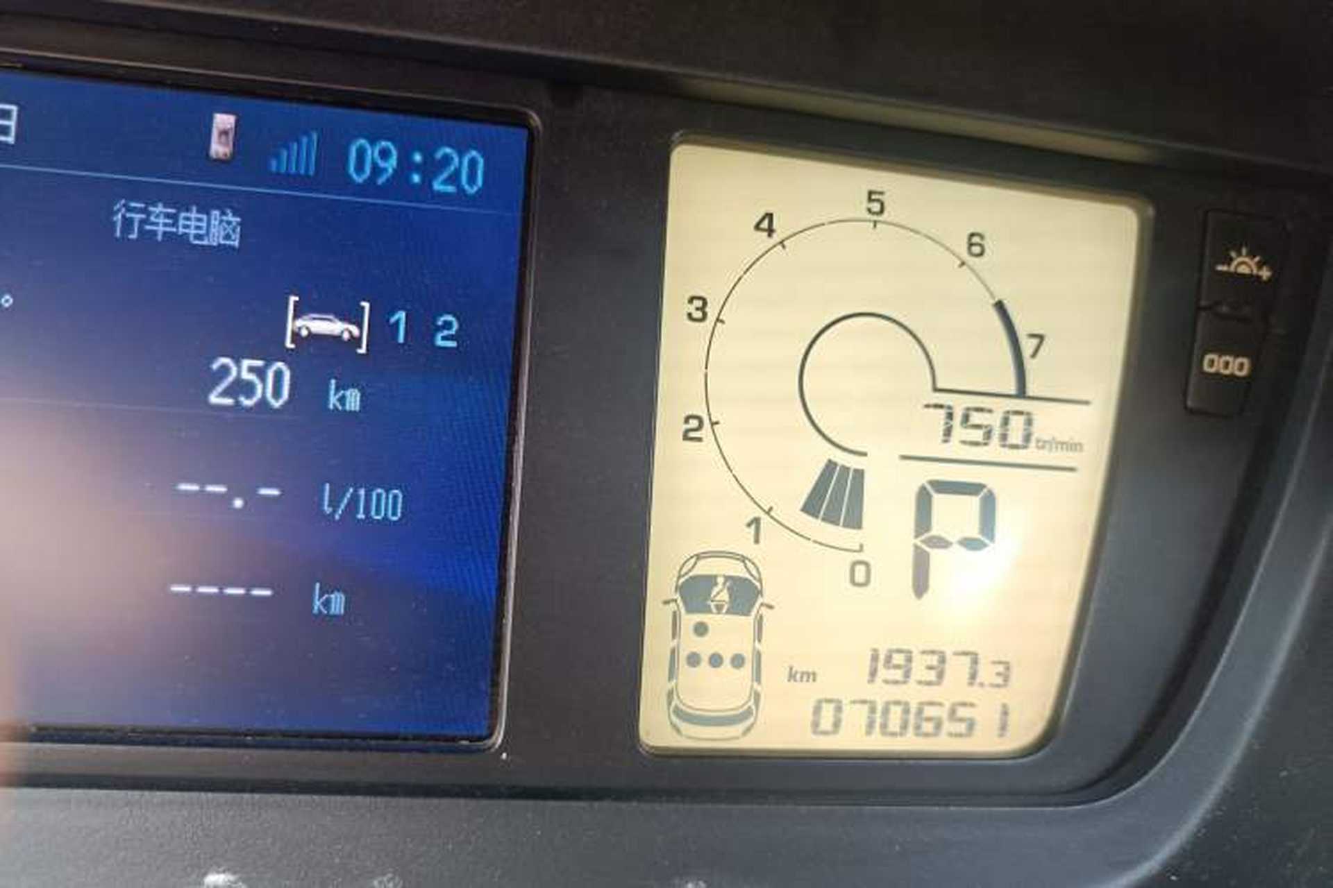 Used Citroen C4 Picasso 2009 Grand 2.0L Comfort Model Odometer Close Up