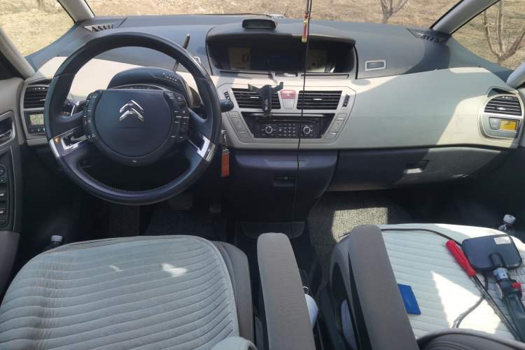 Used Citroen C4 Picasso 2009 Grand 2.0L Comfort Model Center Console