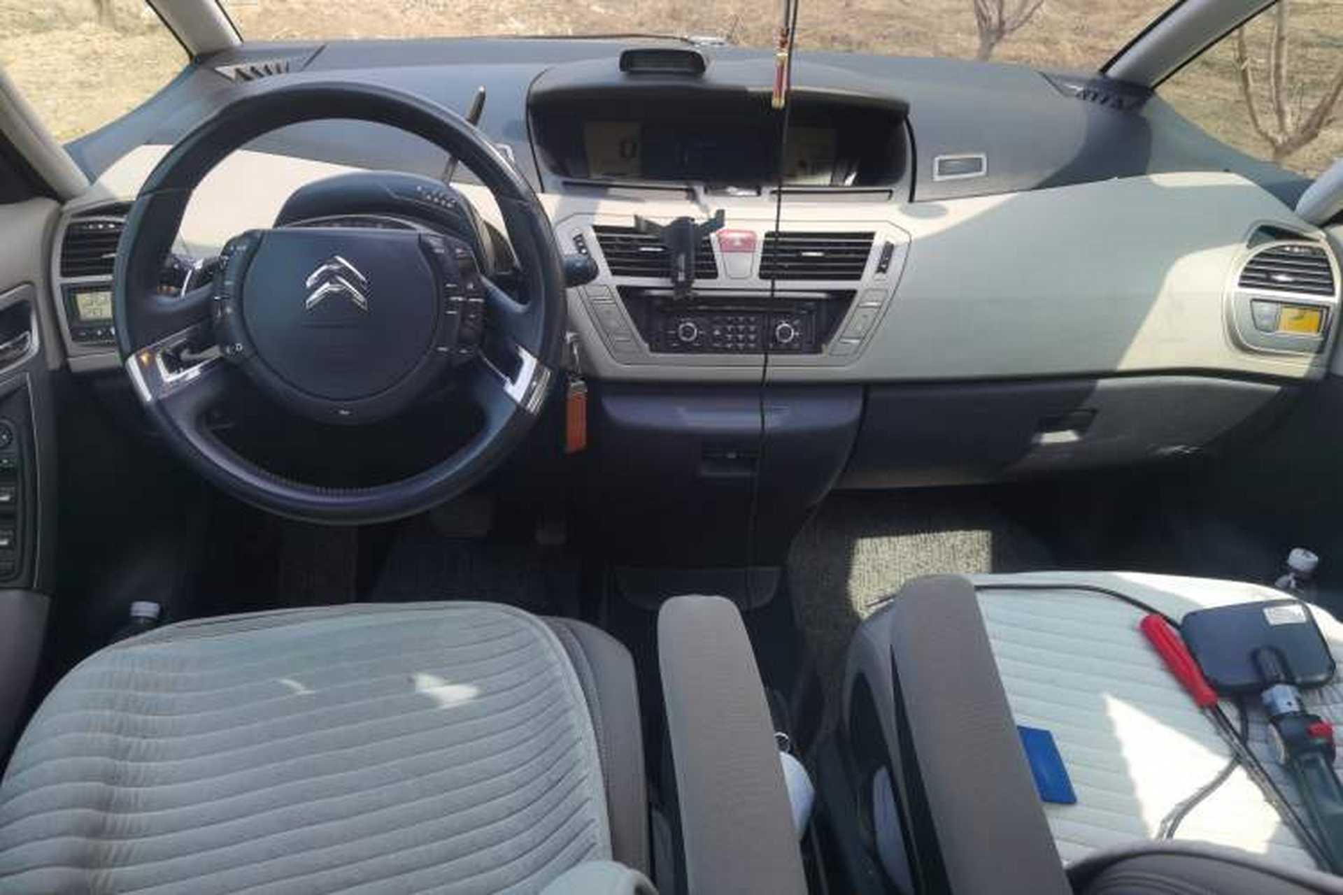 Used Citroen C4 Picasso 2009 Grand 2.0L Comfort Model Center Console