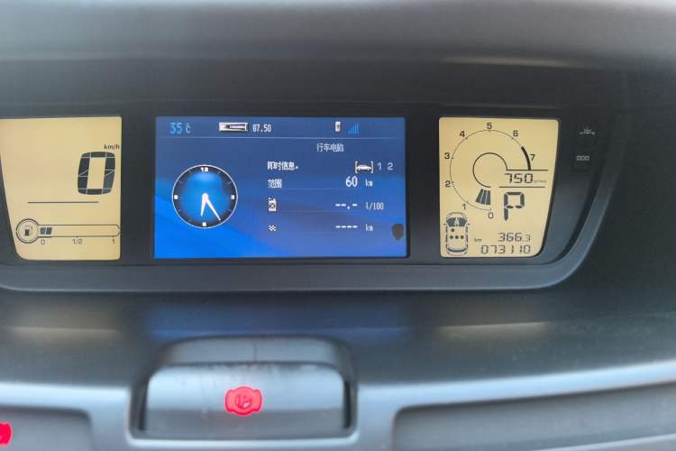 Used Citroen C4 Picasso 2009 Grand 2.0L Comfort Model Odometer Close Up