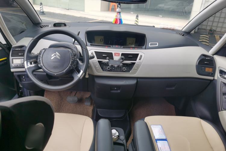 Used Citroen C4 Picasso 2009 Grand 2.0L Comfort Model Center Console