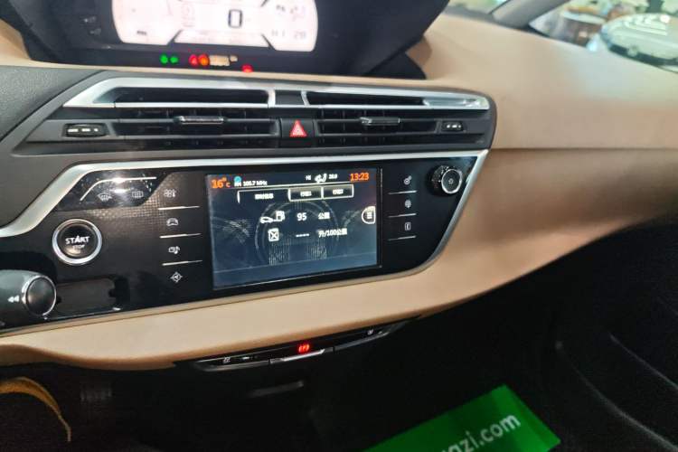 Used Citroen C4 Picasso 2015 Grand 1.6T Luxury 7-Seater Audio And AC Panel