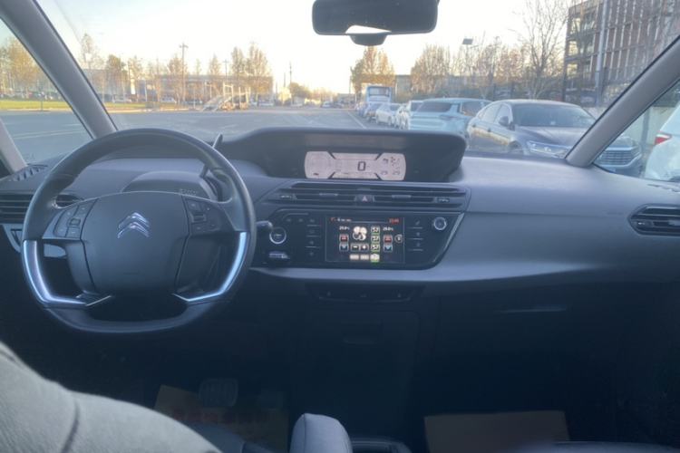 Used Citroen C4 Picasso 2015 Grand 1.6T Fashion Model 7 Seats Audio And AC Panel