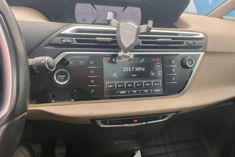 Used Citroen C4 Picasso 2015 Grand 1.6T Luxury 7-Seater Audio And AC Panel