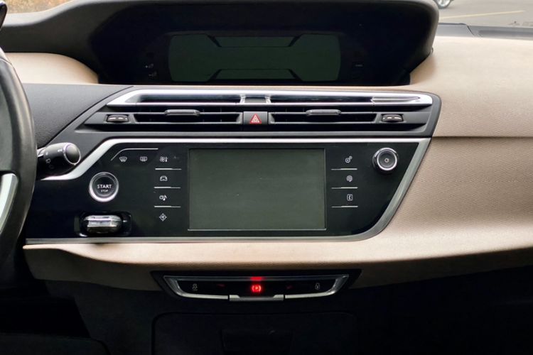 Used Citroen C4 Picasso 2015 Grand 1.6T Luxury 7-Seater Audio And AC Panel