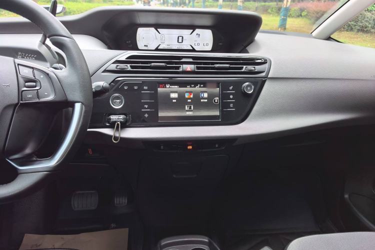 Used Citroen C4 Picasso 2015 Grand 1.6T Fashion Model 7 Seats Audio And AC Panel