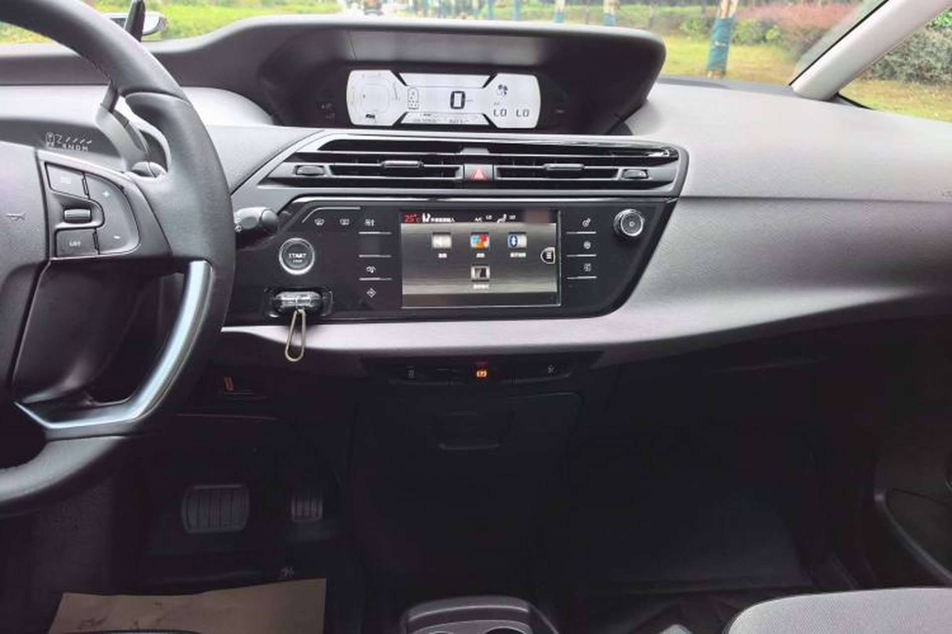Used Citroen C4 Picasso 2015 Grand 1.6T Fashion Model 7 Seats Audio And AC Panel