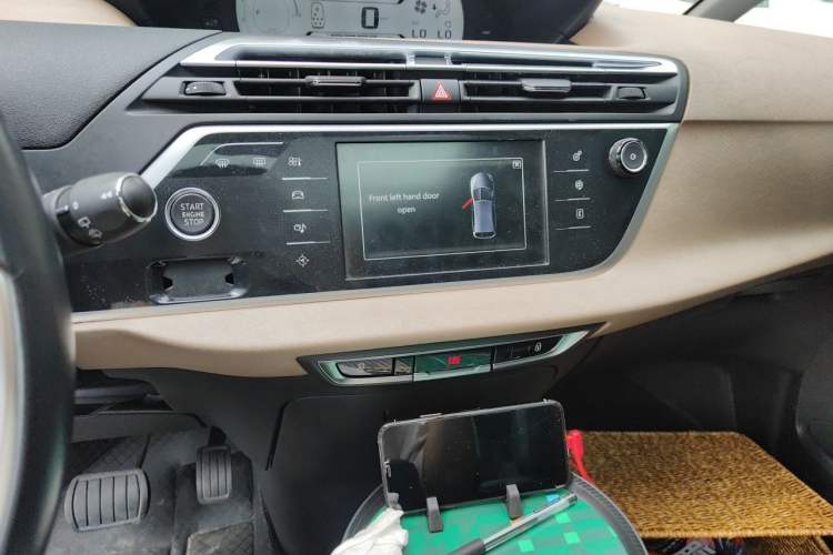 Used Citroen C4 Picasso 2015 Grand 1.6T Luxury 7-Seater Audio And AC Panel