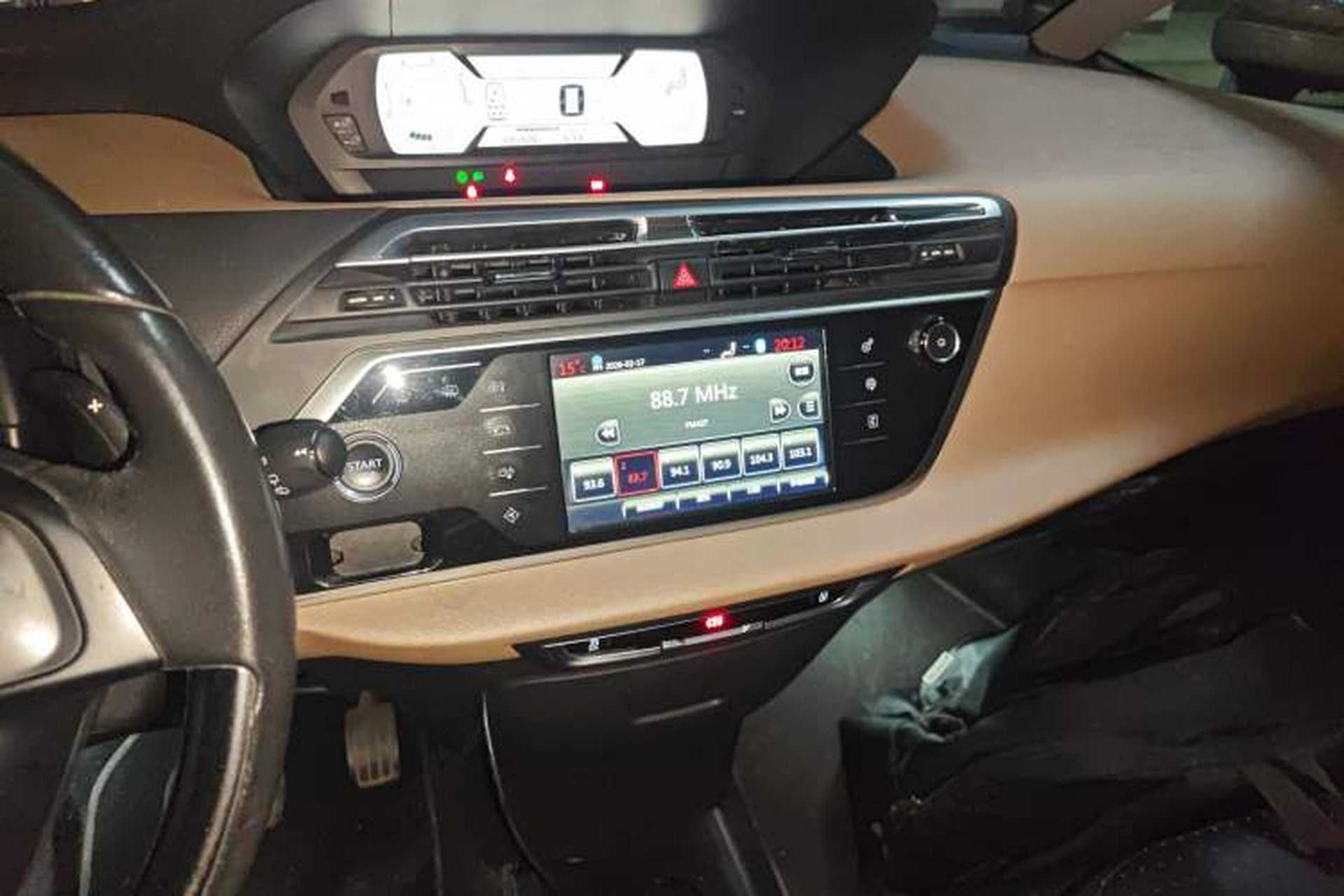 Used Citroen C4 Picasso 2015 Grand 1.6T Luxury 7-Seater Audio And AC Panel