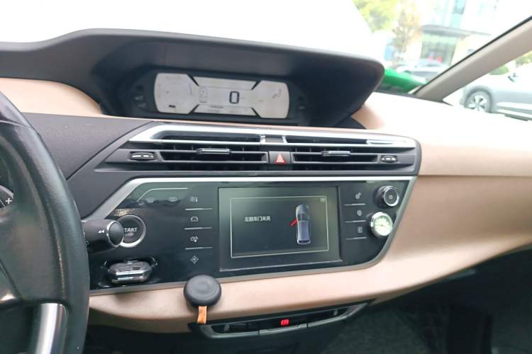 Used Citroen C4 Picasso 2015 Grand 1.6T Luxury 7-Seater Audio And AC Panel