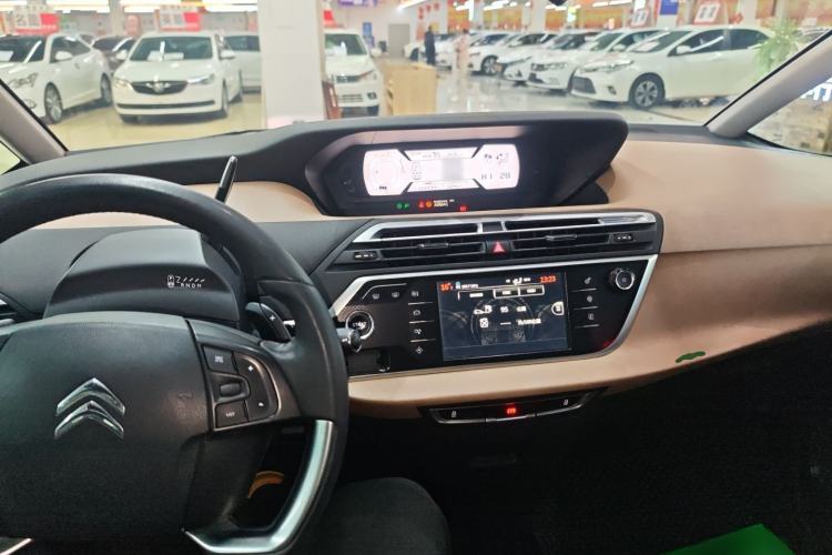 Used Citroen C4 Picasso 2015 Grand 1.6T Luxury 7-Seater Center Console