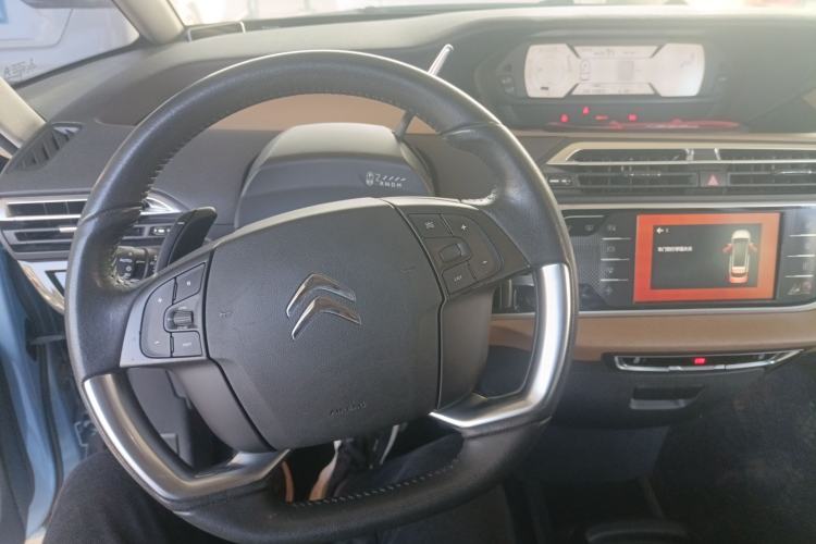Used Citroen C4 Picasso 2015 1.6T Luxury 5-Seat Model Center Console