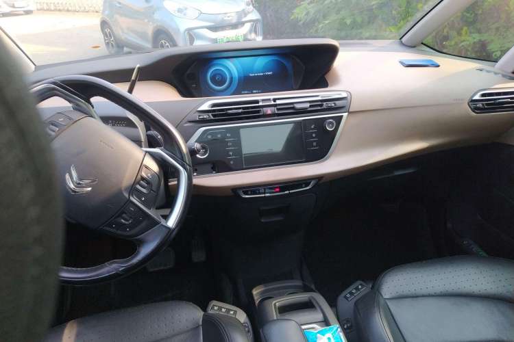Used Citroen C4 Picasso 2015 Grand 1.6T Luxury 7-Seater Center Console