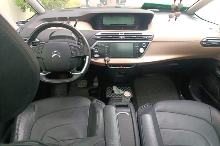 Used Citroen C4 Picasso 2015 Grand 1.6T Luxury 7-Seater Center Console