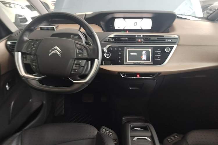Used Citroen C4 Picasso 2015 Grand 1.6T Luxury 7-Seater Center Console