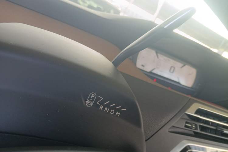 Used Citroen C4 Picasso 2015 1.6T Luxury 5-Seat Model Gear Lever