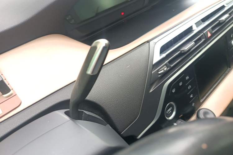 Used Citroen C4 Picasso 2015 Grand 1.6T Luxury 7-Seater Gear Lever