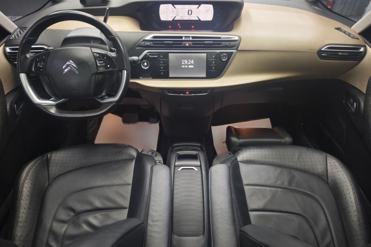 Used Citroen C4 Picasso 2015 Grand 1.6T Luxury 7-Seater Interior 2