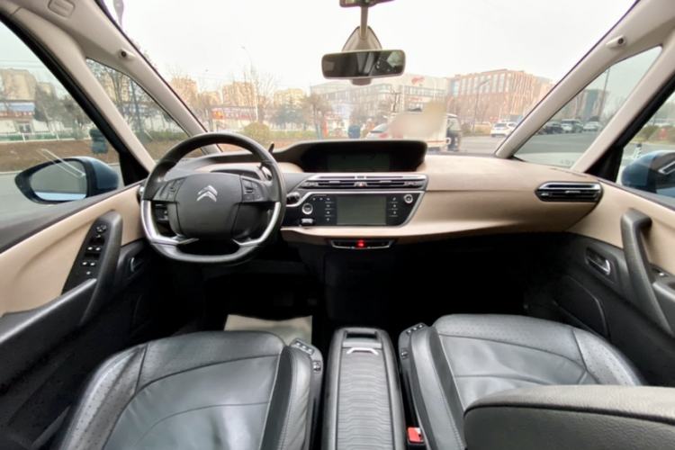 Used Citroen C4 Picasso 2015 Grand 1.6T Luxury 7-Seater Interior 3