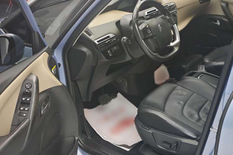 Used Citroen C4 Picasso 2015 Grand 1.6T Luxury 7-Seater Interior 3