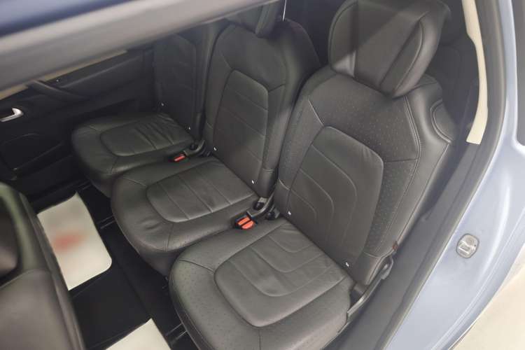 Used Citroen C4 Picasso 2015 Grand 1.6T Luxury 7-Seater Interior 4