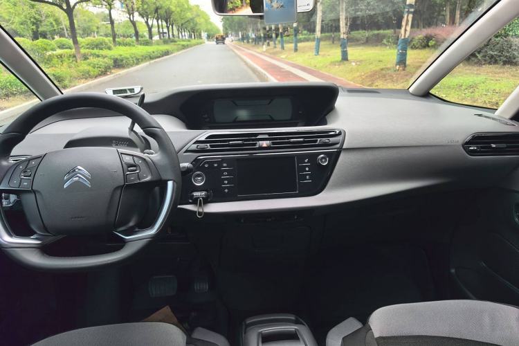 Used Citroen C4 Picasso 2015 Grand 1.6T Fashion Model 7 Seats Interior 5